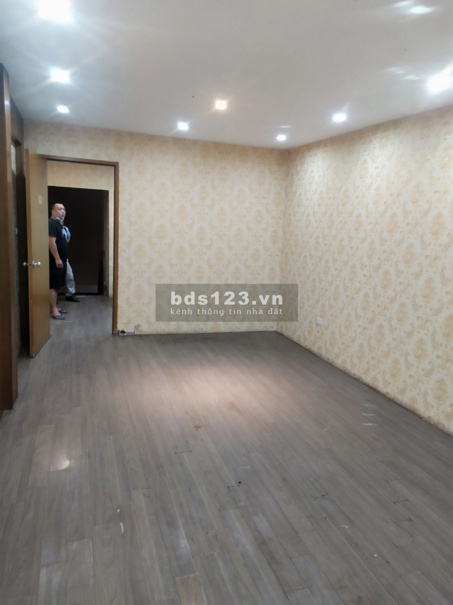 Cho thuê mặt bằng kinh doanh Dịch Vọng Hậu: DTSD 260m2, mt 7.5, giá bán 45 triệu
