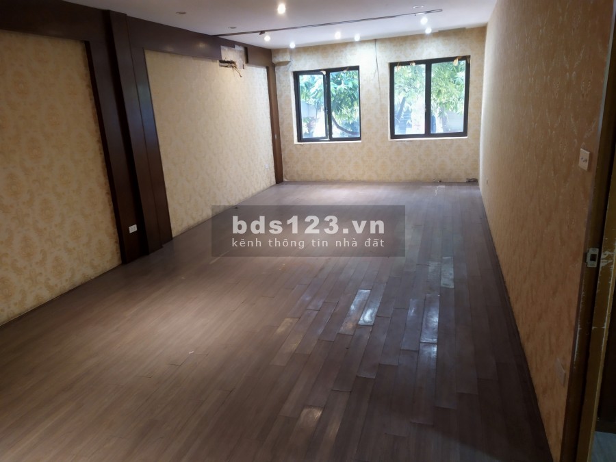 Cho thuê mặt bằng kinh doanh Dịch Vọng Hậu: DTSD 260m2, mt 7.5, giá bán 45 triệu