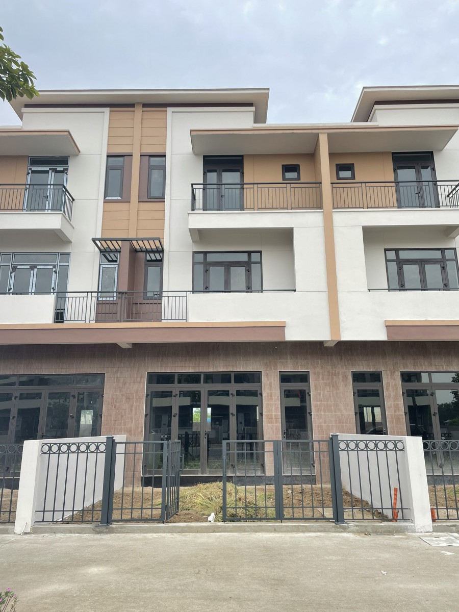 Bán căn Shophouse 120m trục 26m Centa City giá tốt thị trường chỉ 5,25 tỷ