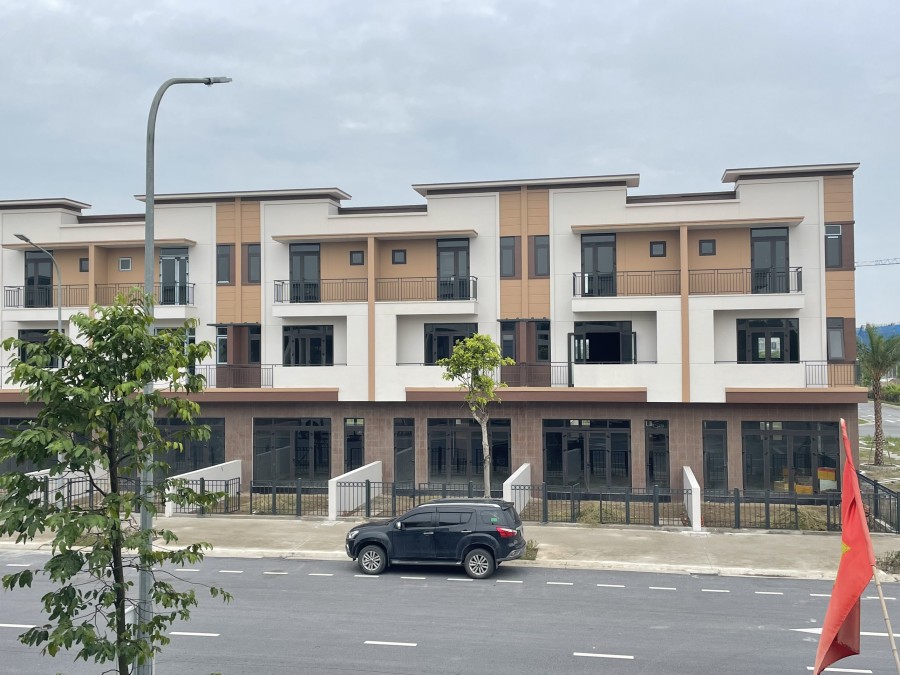 Bán căn Shophouse 120m trục 26m Centa City giá tốt thị trường chỉ 5,25 tỷ