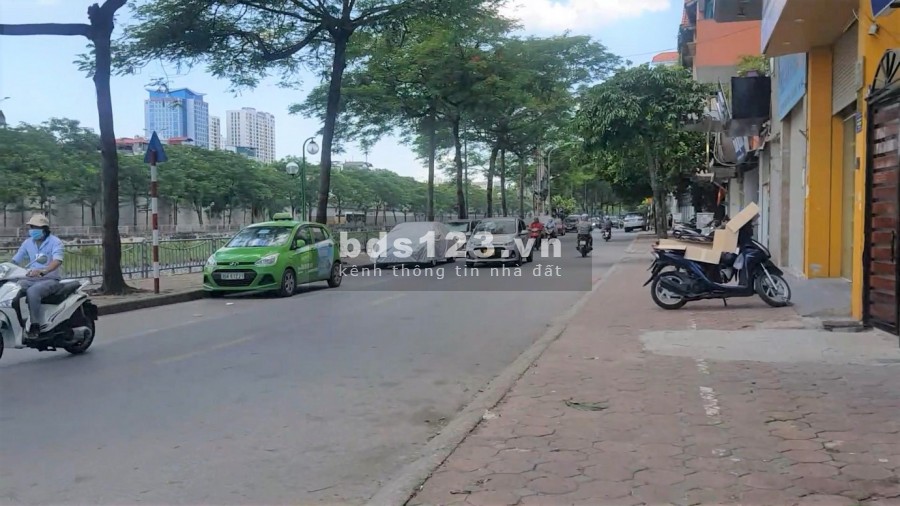 Nhà phố Nghĩa Đô - đường sông Tô Lịch. Ô tô, KD sầm uất. 220m2 MT8m 30 tỷ