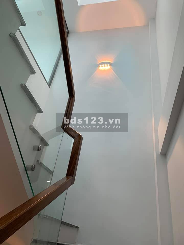 Bán nhà phố 8/3 Quỳnh Lôi dân trí cao, an sinh đỉnh dt 40m2, giá bán 3/75 tỷ