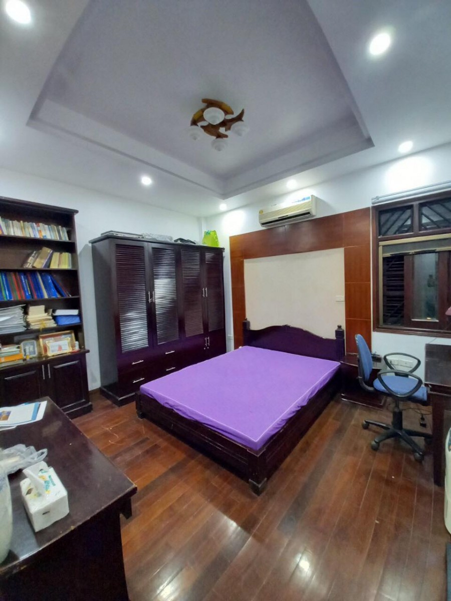 Bán gấp nhà Cầu Giấy, nhà đẹp 2 mặt thoáng, diện tích 30m2, 6 tầng, mặt tiền 3.5m. Giá nhỉnh 3 tỷ