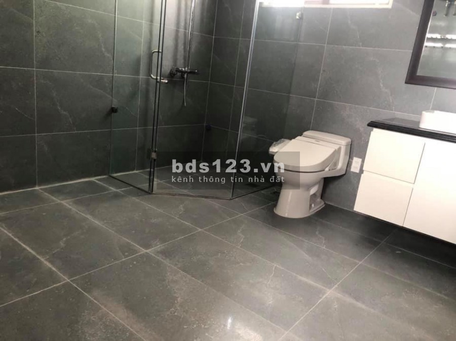 Bán Nhà Lạc Long Quân, Nhật Tân, Tây Hồ. Vị trí cực đẹp- Thang máy- Gaza ôtô. DT 88m2*7T- Giá 19.5tỷ