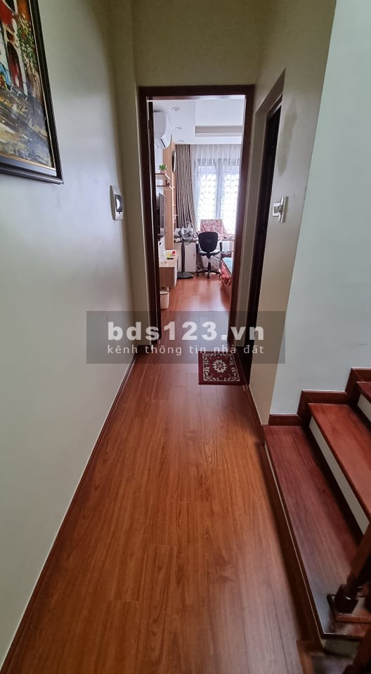 Bán lô góc, nhỉnh 4 tỷ nhà diện tích rộng 50m2, 5 tầng, kinh doanh sầm uất, lh 0987006872