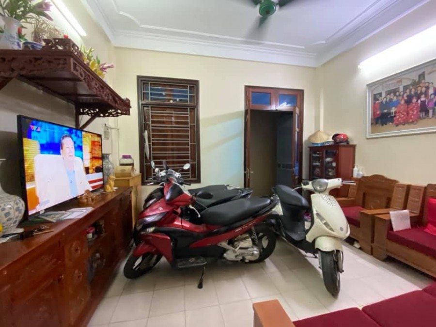 Nhà ngõ Chùa Bộc, ô tô tránh, kd tiện ích đỉnh, hiếm có, 2 mặt thoáng, đt 36m2, giá 4.7 tỷ