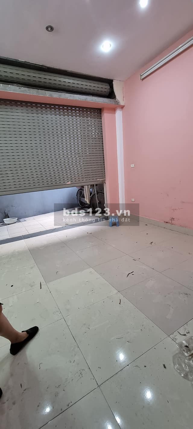 Bán nhà giá rẻ Cầu Giấy, dt 39m2, 3 tầng, mặt tiền 3.8m, giá 3.8 tỷ, lh 0975513371