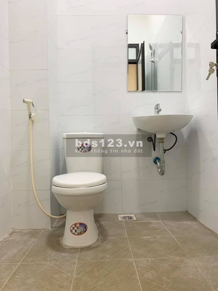 Gia đình cần bán gấp nhà Nguyễn Tuân, ô tô đỗ cửa dt 25m, 5 tầng đúc, giá 2.9 tỷ, lhcc