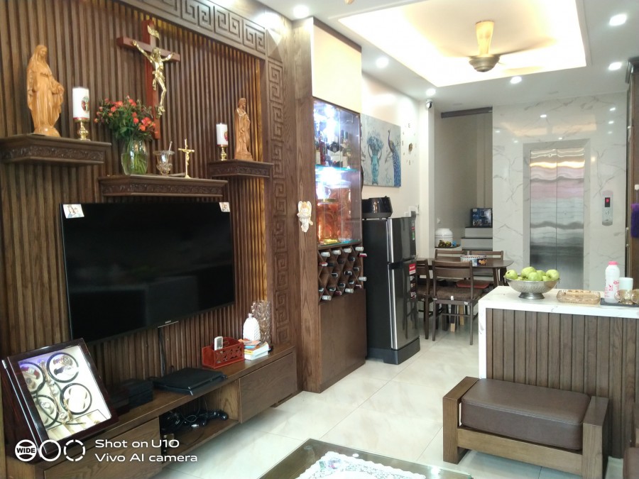 Nhà đường Nguyễn Hoàng giá bán nhỉnh 5 tỷ 6 Tầng Thang máy Kinh doanh Tặng nội thất