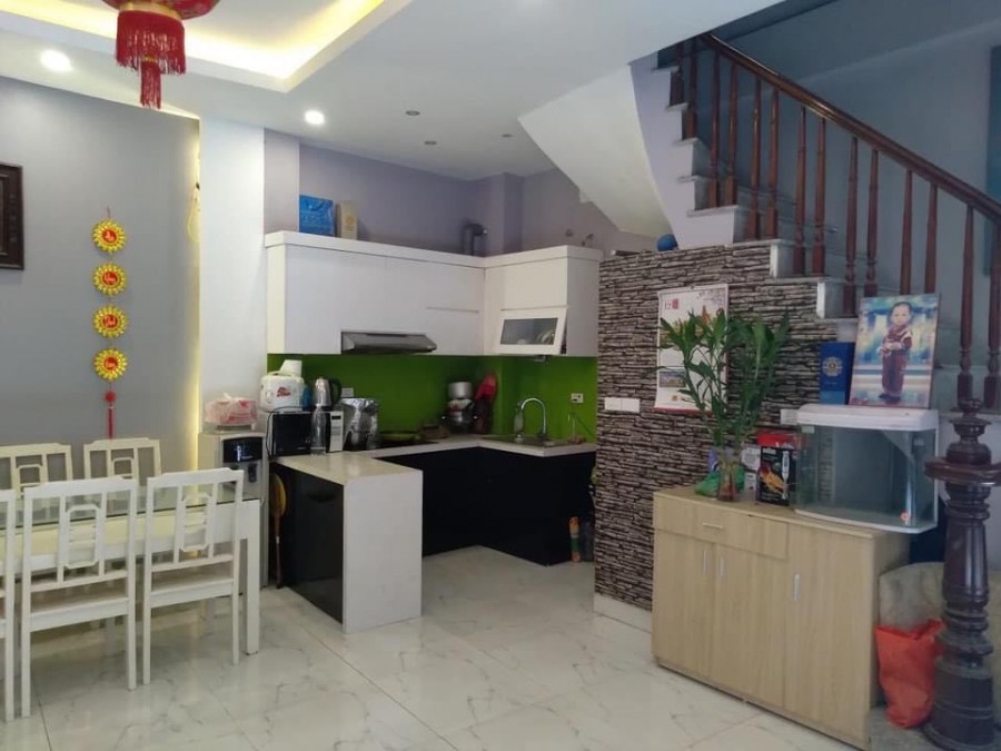 Bán nhà đẹp Lê Trọng Tấn Quận Thanh Xuân ô tô vào nhà, giá bán 3,95 tỷ.
