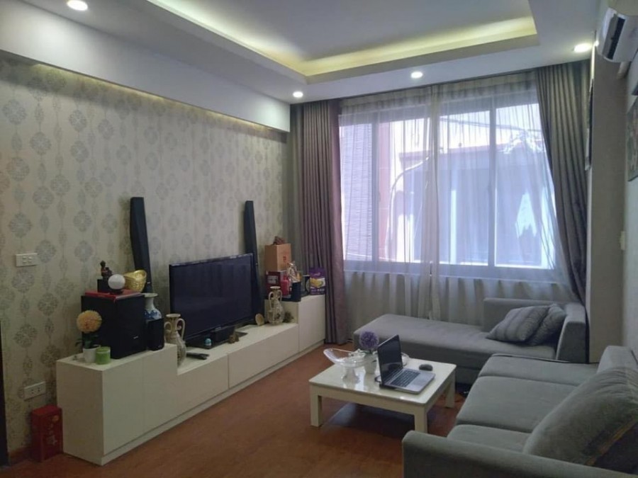 Bán nhà đẹp Lê Trọng Tấn Quận Thanh Xuân ô tô vào nhà, giá bán 3,95 tỷ.