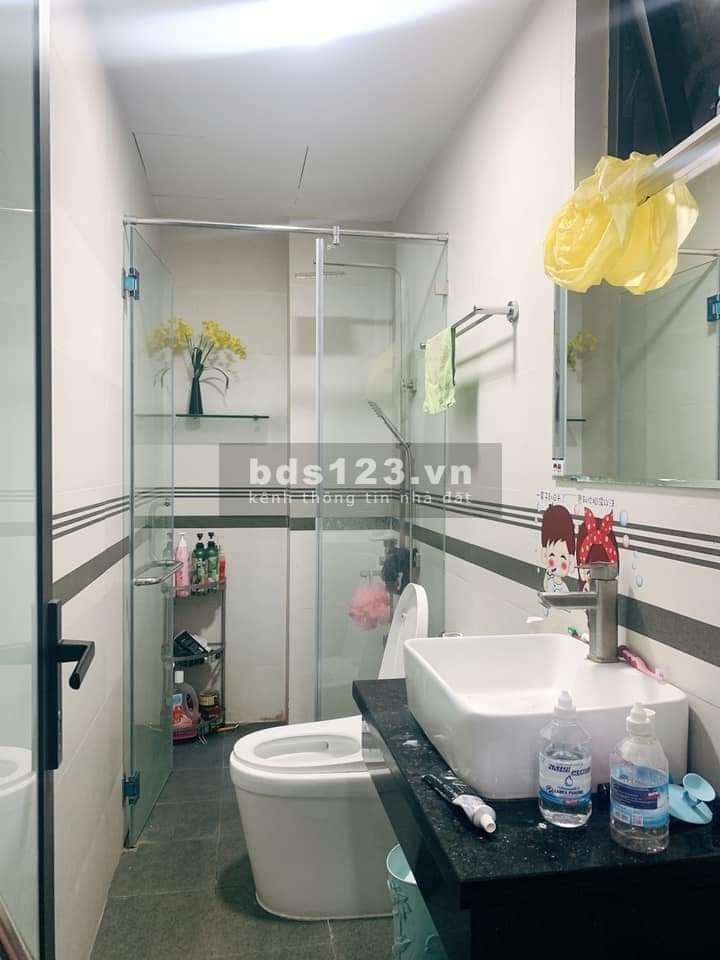 Cần bán gấp nhà 30m phố Thái Hà, ngõ trước nhà rộng 2m, giá 4.7 tỷ, lhcc