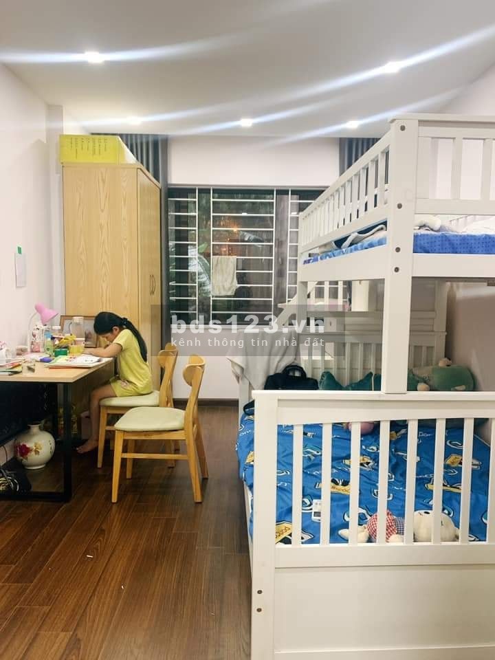 Cần bán gấp nhà 30m phố Thái Hà, ngõ trước nhà rộng 2m, giá 4.7 tỷ, lhcc