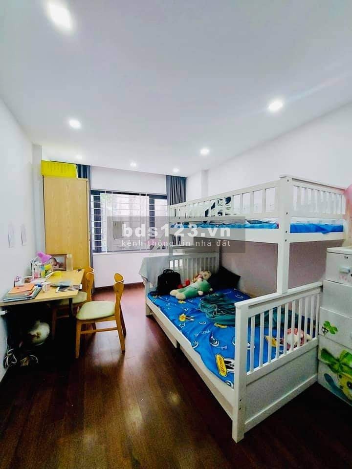 Cần bán gấp nhà 30m phố Thái Hà, ngõ trước nhà rộng 2m, giá 4.7 tỷ, lhcc