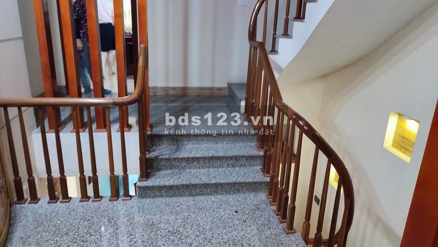Nhà đẹp phân lô La Khê Hà Đông DT 50m2 6 tầng mt 4.2m giá hạ chào 6 tỷ 6 lh 0866729356