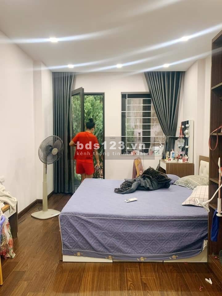 Cần bán gấp nhà 30m phố Thái Hà, ngõ trước nhà rộng 2m, giá 4.7 tỷ, lhcc