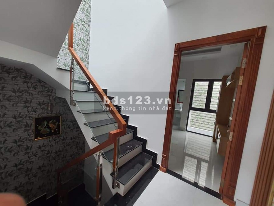 Nhà 4 tầng, hẻm xe hơi quay đầu, cạnh trung tâm Triển Lãm Tân Bình giá bán 6,3 tỷ