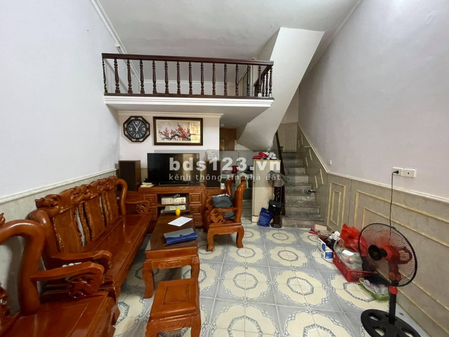 Bán nhà ở ngay ngõ Thịnh Quang, Tây Sơn, Chùa Bộc, Đống Đa, 30m2, giá bán 2.47 tỷ.