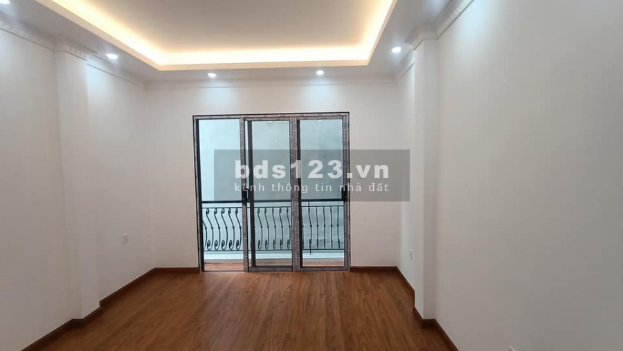 Bán Nhà Ngõ 175 Lạc Long Quân, dt 43m2, 5 tầng giá 5.3Tỉ, Nhà Đẹp, ÔTô Vào Nhà, Có TL