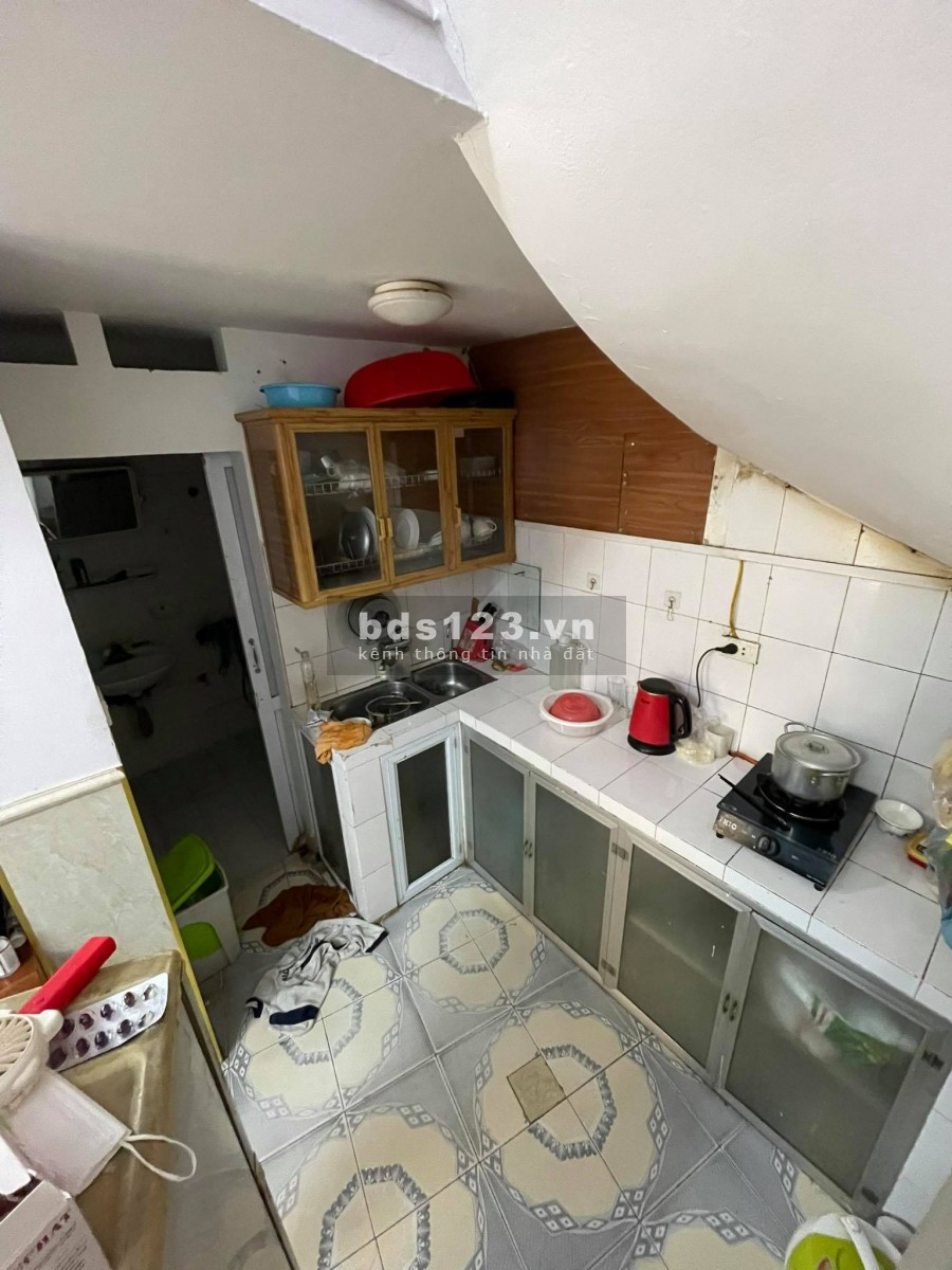 Bán nhà ở ngay ngõ Thịnh Quang, Tây Sơn, Chùa Bộc, Đống Đa, 30m2, giá bán 2.47 tỷ.