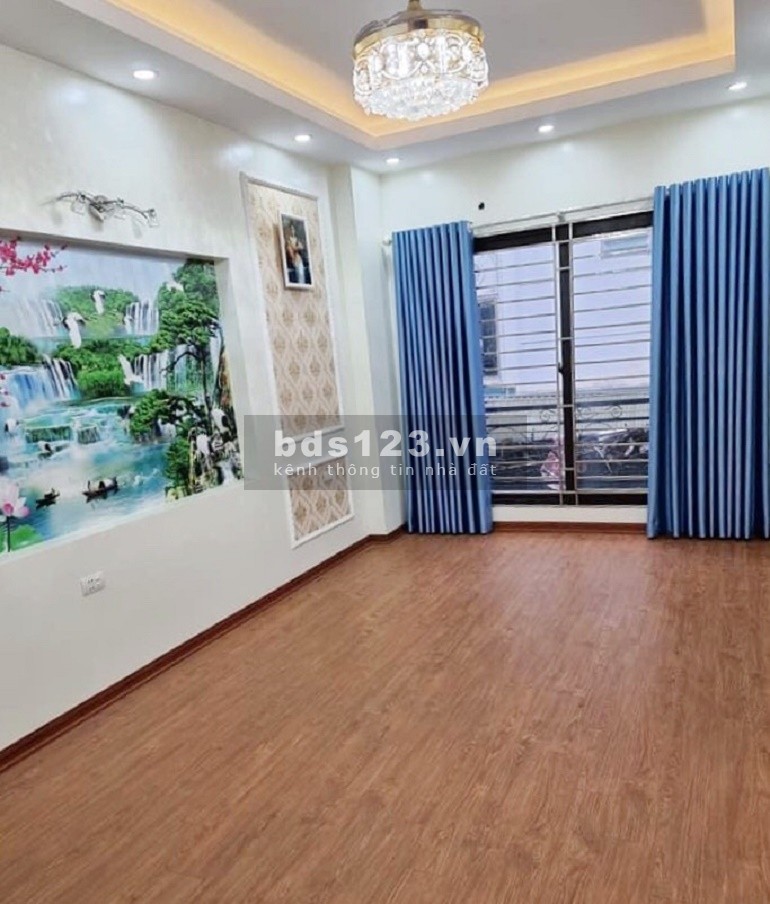 Bán nhà chỉ. nhỉnh 1.8 tỷ, có nhà diện tích 35m2, 4 tầng nhà mới toanh, gần chợ, sổ đẹp