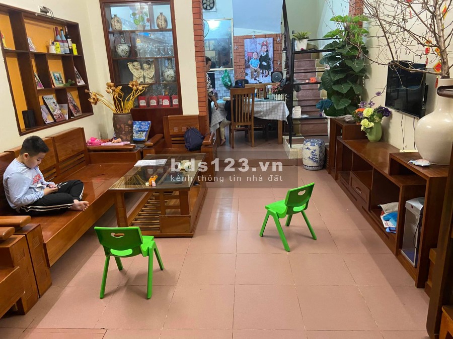 Nhà đẹp Hồng Tiến, Bồ Đề ở ngay, ôtô, dt 48m2, 4 Tầng, mặt tiền 4m, giá bán 4.6 Tỷ