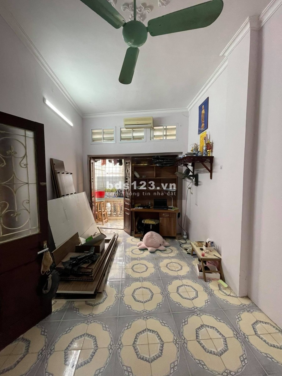 Bán nhà ở ngay ngõ Thịnh Quang, Tây Sơn, Chùa Bộc, Đống Đa, 30m2, giá bán 2.47 tỷ.