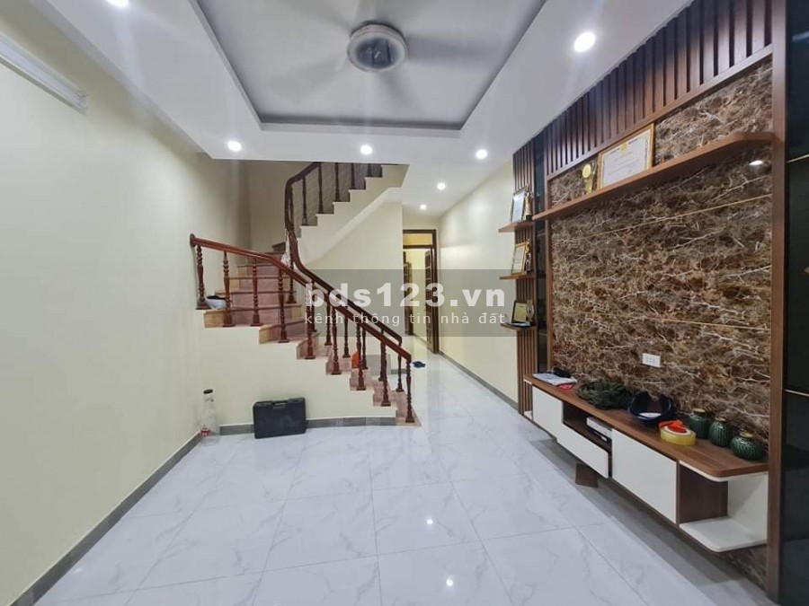 Bán nhà nguyên căn rộng 68m2 5 tầng nhà đẹp ngõ rộng lô góc Gốc Đề Hoàng Mai