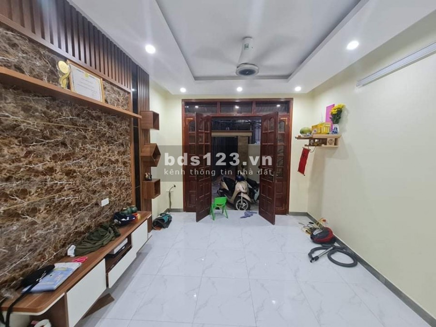 Bán nhà nguyên căn rộng 68m2 5 tầng nhà đẹp ngõ rộng lô góc Gốc Đề Hoàng Mai