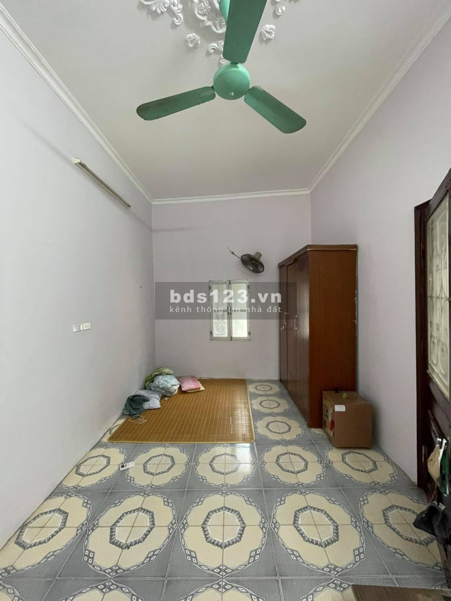 Bán nhà ở ngay ngõ Thịnh Quang, Tây Sơn, Chùa Bộc, Đống Đa, 30m2, giá bán 2.47 tỷ.