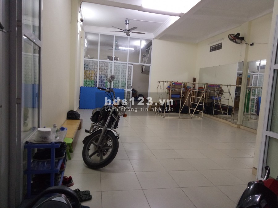 Siêu hiếm Lạc Long Quân Ôtô diện tích sử dụng 72m, 5 tầng giá bán 9.4 tỷ