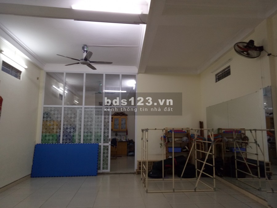 Siêu hiếm Lạc Long Quân Ôtô diện tích sử dụng 72m, 5 tầng giá bán 9.4 tỷ