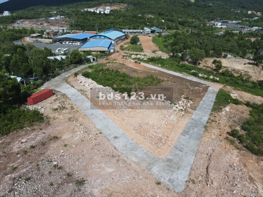 Duy nhất lô đất vị trí tuyệt đẹp ở mặt tiền đường 30/4, thành phố Phú Quốc