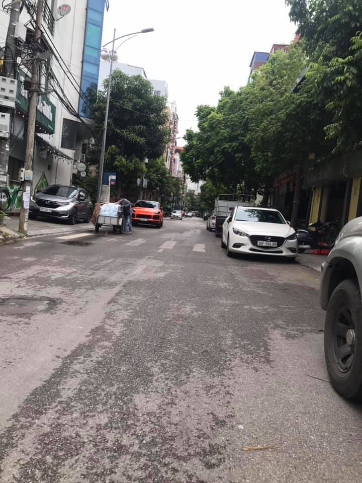 Bán nhà Hoàng Quốc Việt, 62mx7T, lô góc, thang máy, ô tô tránh,…