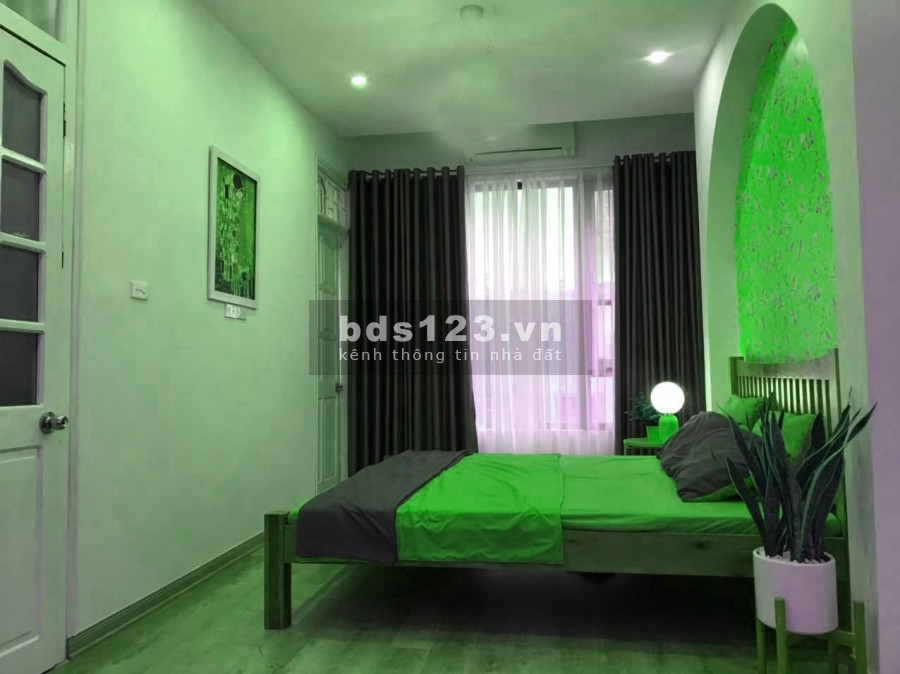 Bán nhà Hoàng Quốc Việt, DT 40m2 x 5 tầng lô góc có gara ôtô, kinh doanh, 5.05 tỷ