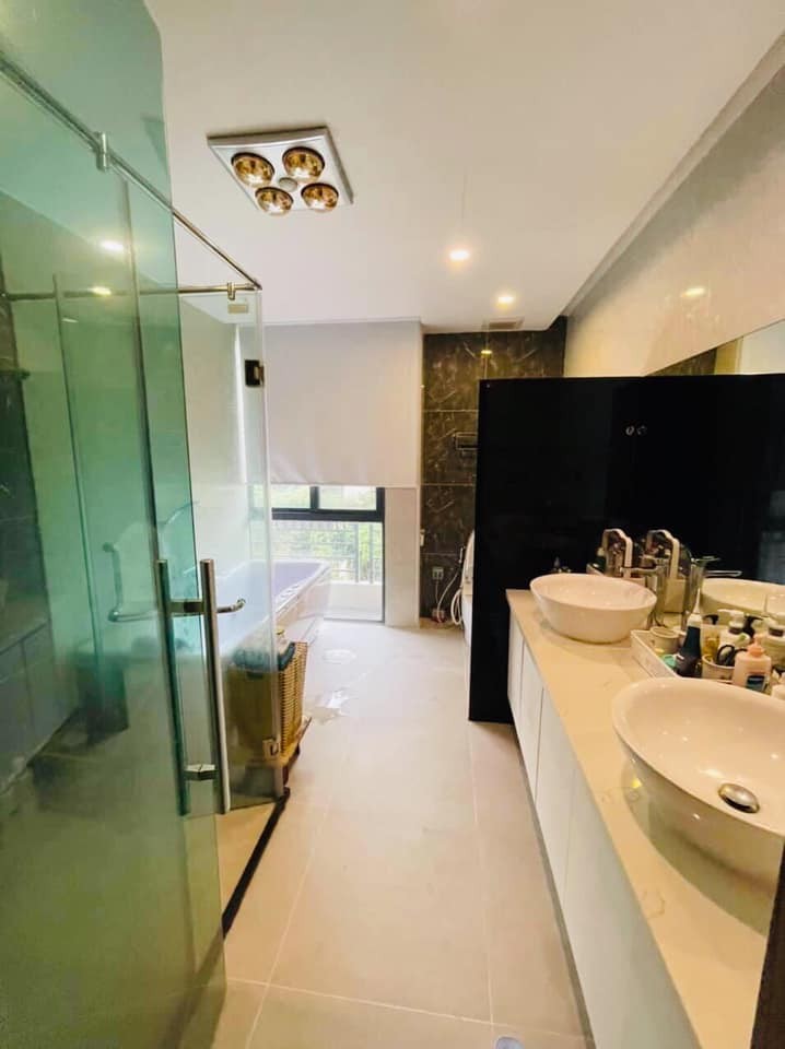 Bán nhà Hoàng Quốc Việt, 62mx7T, lô góc, thang máy, ô tô tránh,…