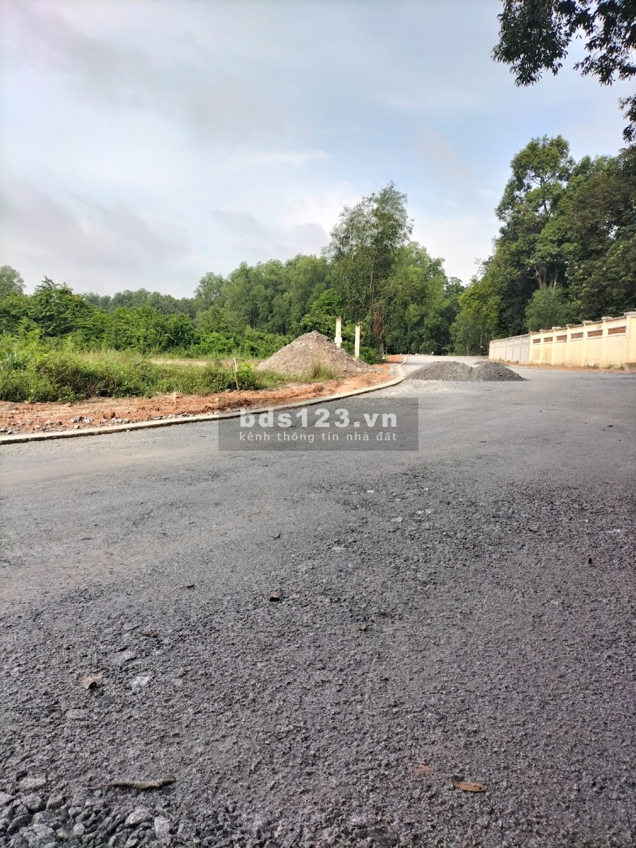 Vỡ nợ ra nhanh lô đất 2 mặt tiền 554m2 ngay cổng KCN Visip2 hướng chính Bắc Và chính Đông