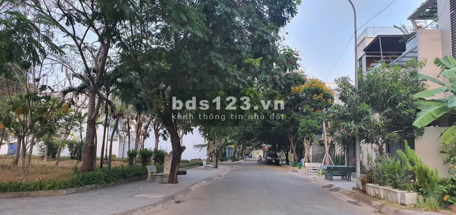 Chính chủ 4 tầng BTCT mt đường 475, diện tích 100m2, Giá bà chị COVID để lại 10 Tỷ