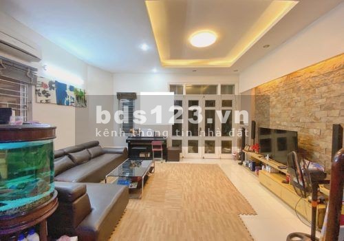 Bán nhà Võ Chí Công Quận Cầu Giấy, dt 60m2, 4 tầng, lô góc, ngõ to, giá chỉ 4.65 tỷ