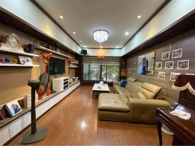 Mặt phố trong đê, đường Âu Cơ diện tích 123m x 4 tầng, mt 8m, giá bán 30 Tỷ
