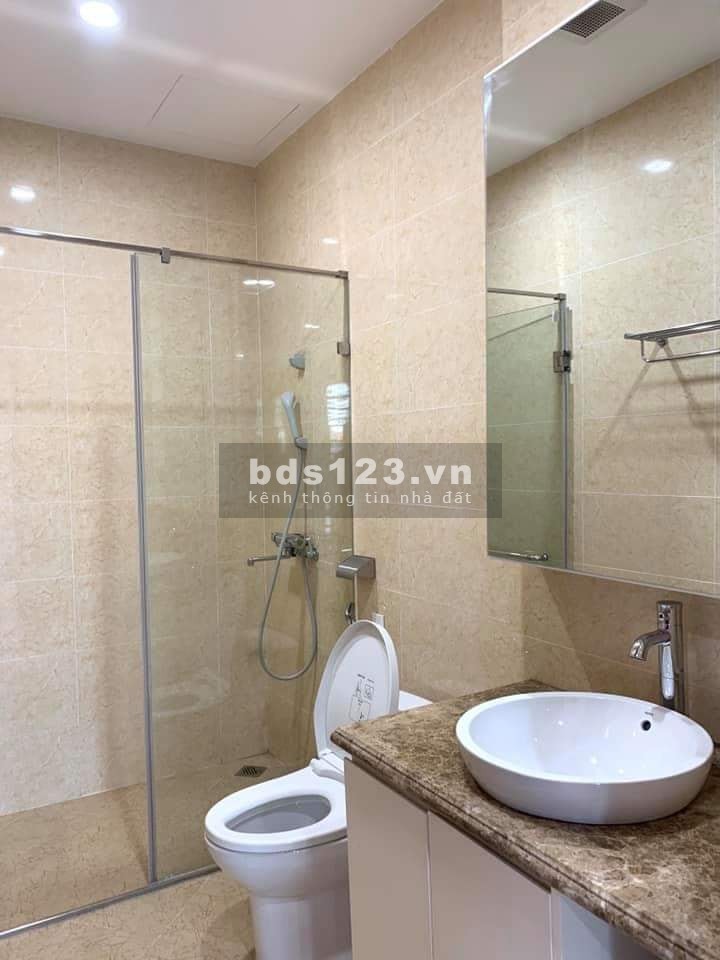 Siêu Hiếm Lạc Long Quân Ô tô diện tích sử dụng 82m2, đúc 3 tầng giá 10.6 tỷ