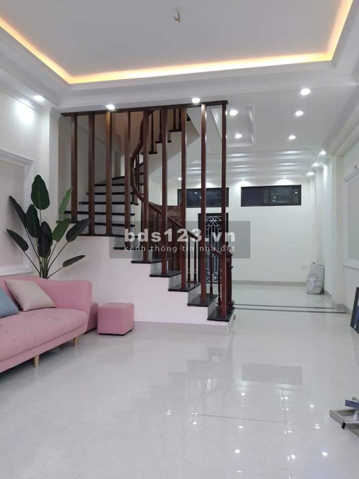 Bán nhà Cầu Diễn dt 40m2, 5 tầng, nở hậu, ngõ thông Kinh doanh, ô tô đỗ cổng, giá chỉ 3 tỷ