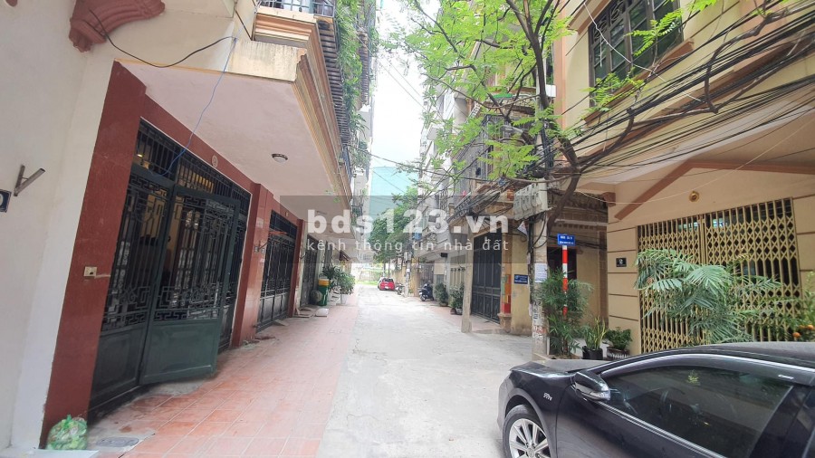 Bán nhà riêng ô tô vào nhà nằm trong khu VIP Cầu Giấy liên hệ 0986112329
