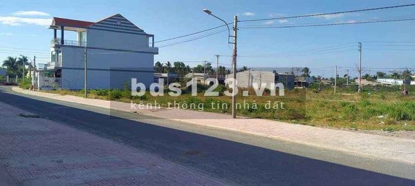 Bán đất nền chợ mới đối diện trung tâm thương mại, sổ sẵn, công chứng sang tên ngay