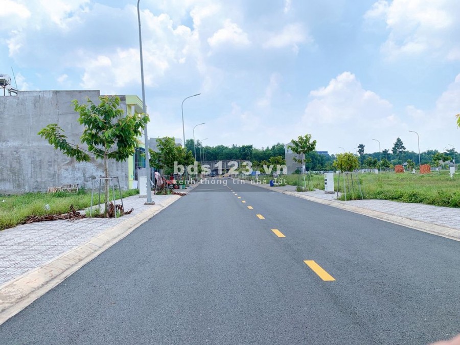 Bán đất khu dân cư đông đúc, vị trí đắc địa, giao thông thông thoáng, lh 0869344518
