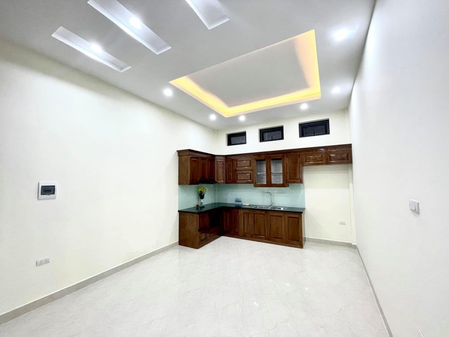 Bán nhà Hoàng Văn Thái, 4 tầng mới, dt 61m2 mt 4m, giá 6.7 tỷ, sổ vuông nở hậu