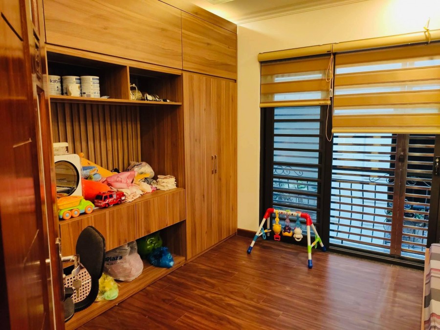 Bán nhà vị trí vàng Cầu Giấy Quận Cầu Giấy, dt 50m2, 5 tầng, mt 4m, giá bán chỉ 4 tỷ