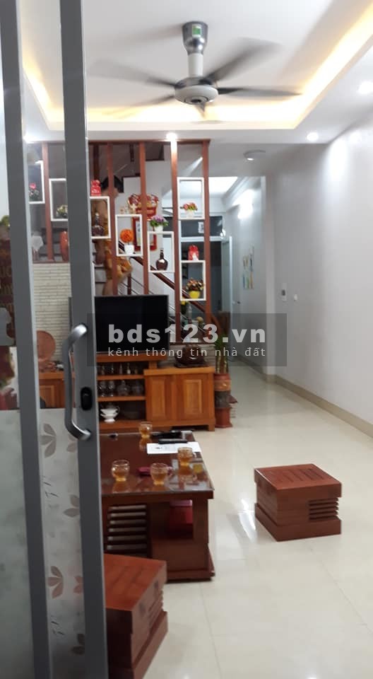 Bán nhà ngõ ô tô vào nhà, 4 phòng ngủ, dt 45m2 5 tầng, Tư Đình, Quận Long Biên