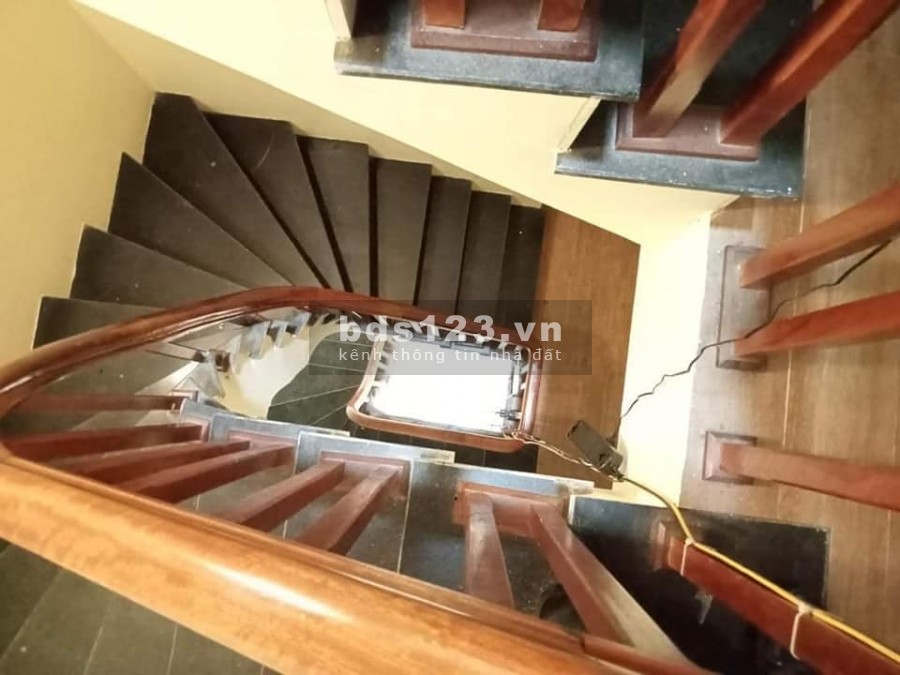 Bán nhà đẹp ngõ Trần Quốc Vượng Cầu Giấy, dt 43m2, 5 tầng, mt 3.2m, giá 4.5 tỷ, lh 0975513371