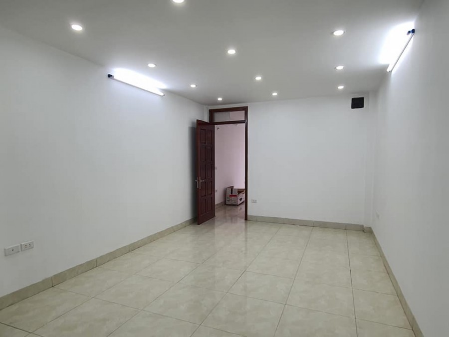 Bán nhà mặt phố Khương Đình diện tích 62m2, 7 tầng, thang máy kinh doanh, giá 15.5 tỷ